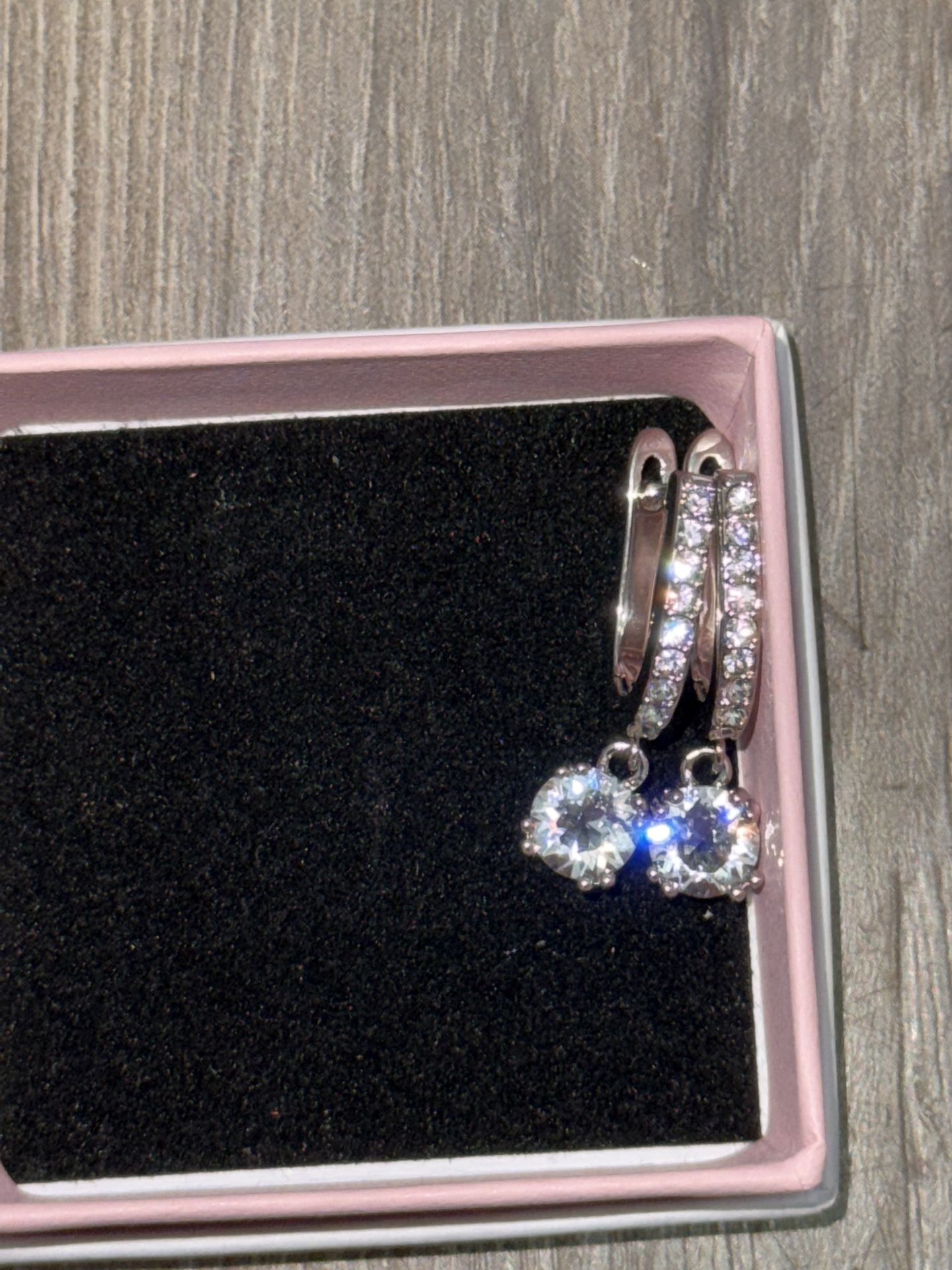 14k White Gold Plated Earring With Swarovski Crystals