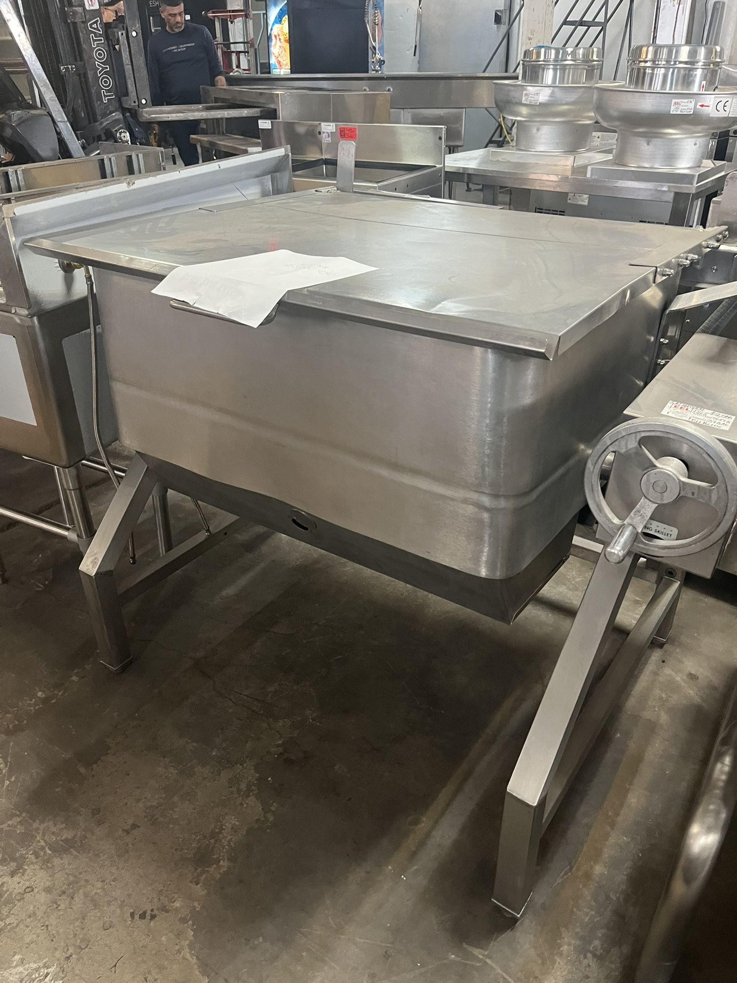 Commercial Tilt Kettle 