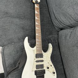 White Ibanez RG350