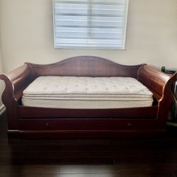 Daybed With Trundle