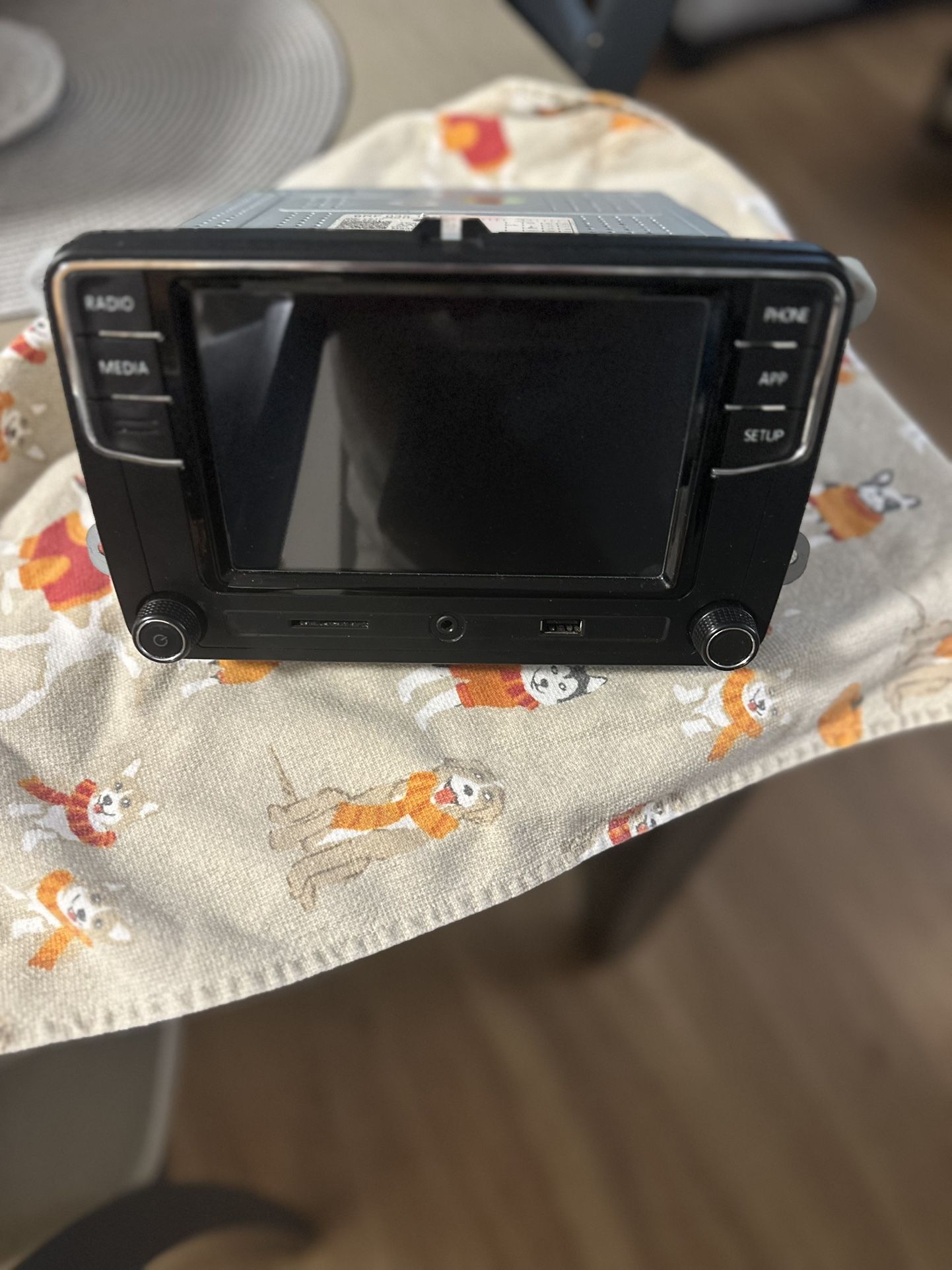 RCD 330 Apple Car Play Head Unit! $350 OBO!