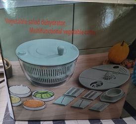 Salad spinner and shredder