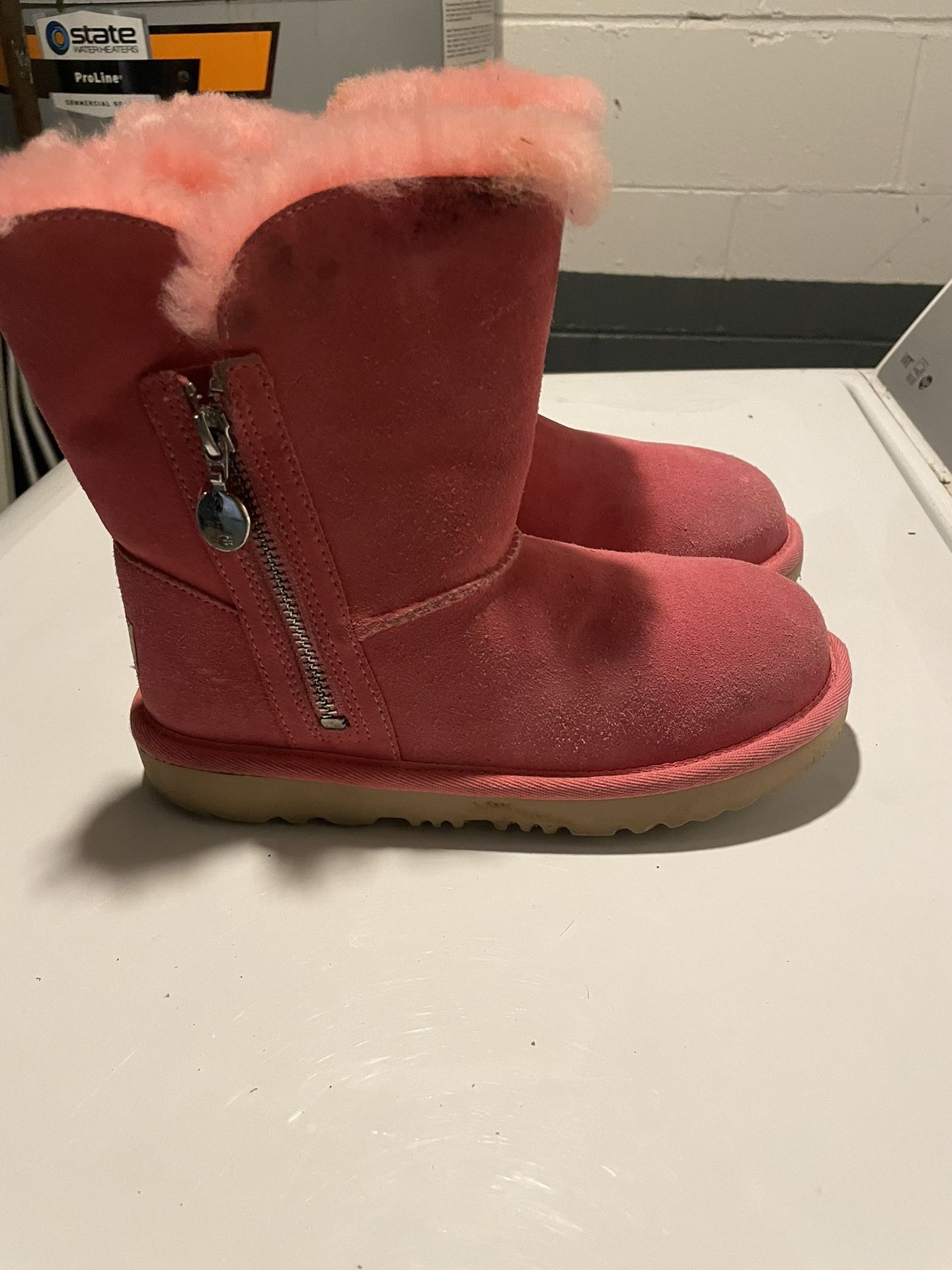 UGGS Sz 3
