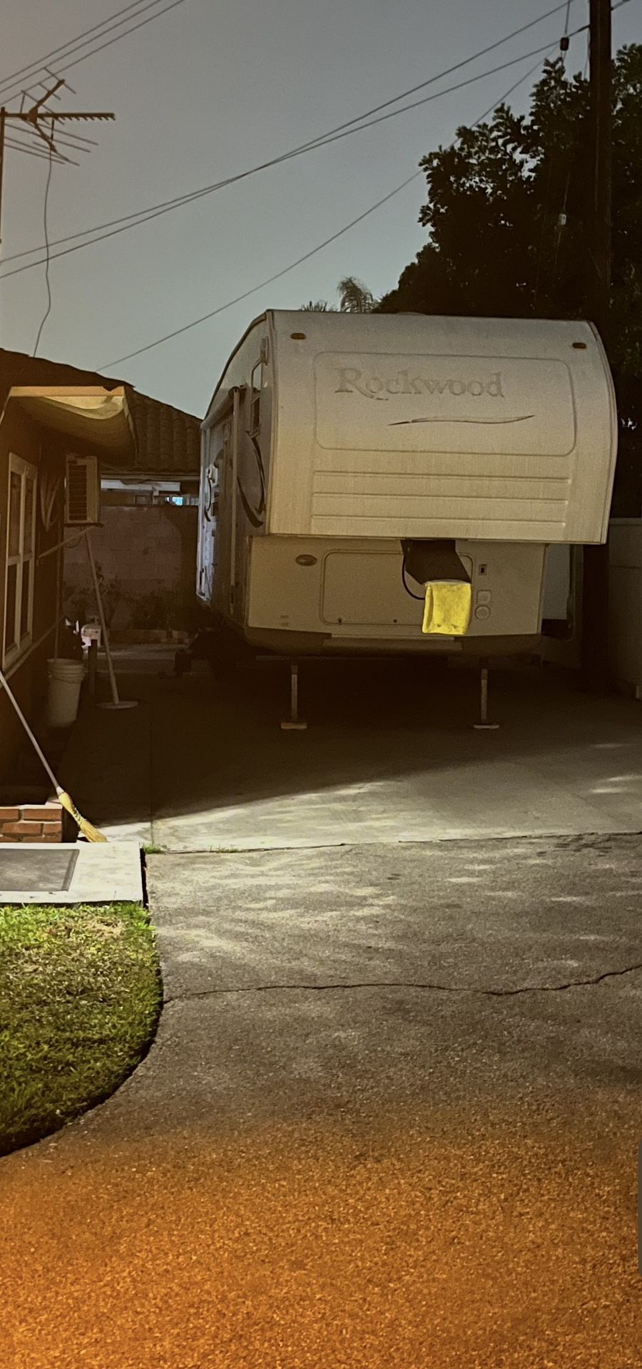 2006 Forest River 5th Wheel Rockwood 8281ss