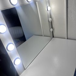 Makeup vanity