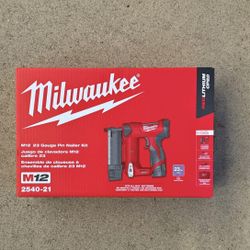Milwaukee M12 23 Gauge Pin Nailer Kit 