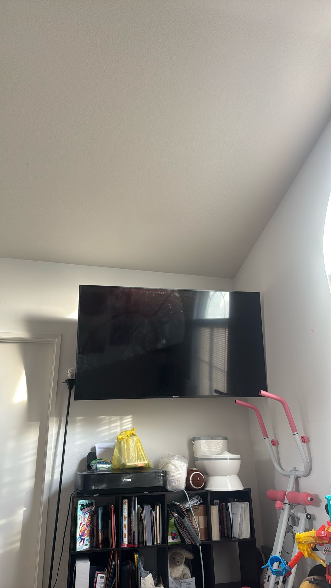 65 Inch Westing House Roku Tv