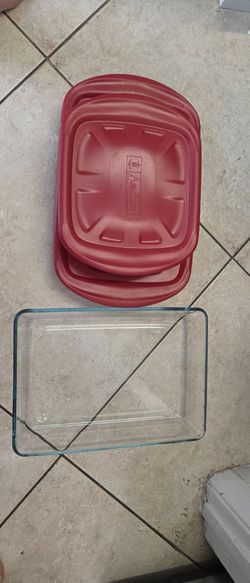 2 Glass Baking Dish with Lids and one without lid
