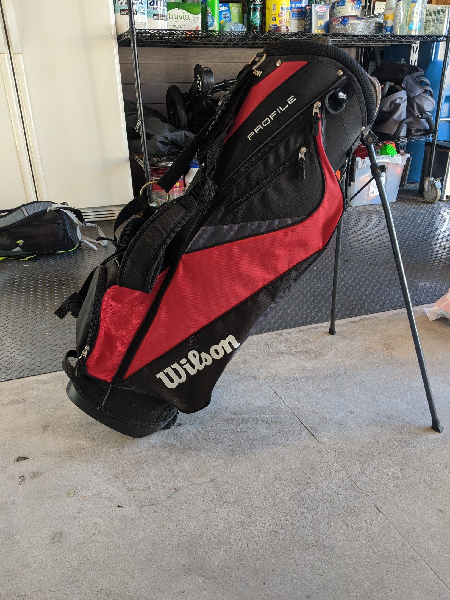 Wilson Profile golf bag with stand