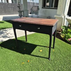 Desk / vanity Vintage