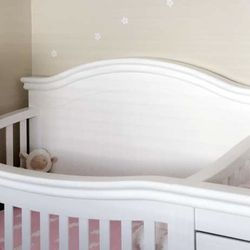 Baby Crib with Changing Table and Storage 