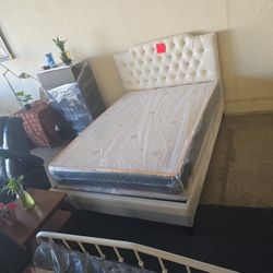 DISPLAY FULL BED FRAME WITH BOX SPRING AND MATTRESS 
