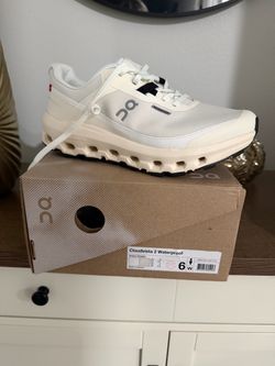 On Cloudvista 2 Waterproof Sneakers Women's 5 & 6