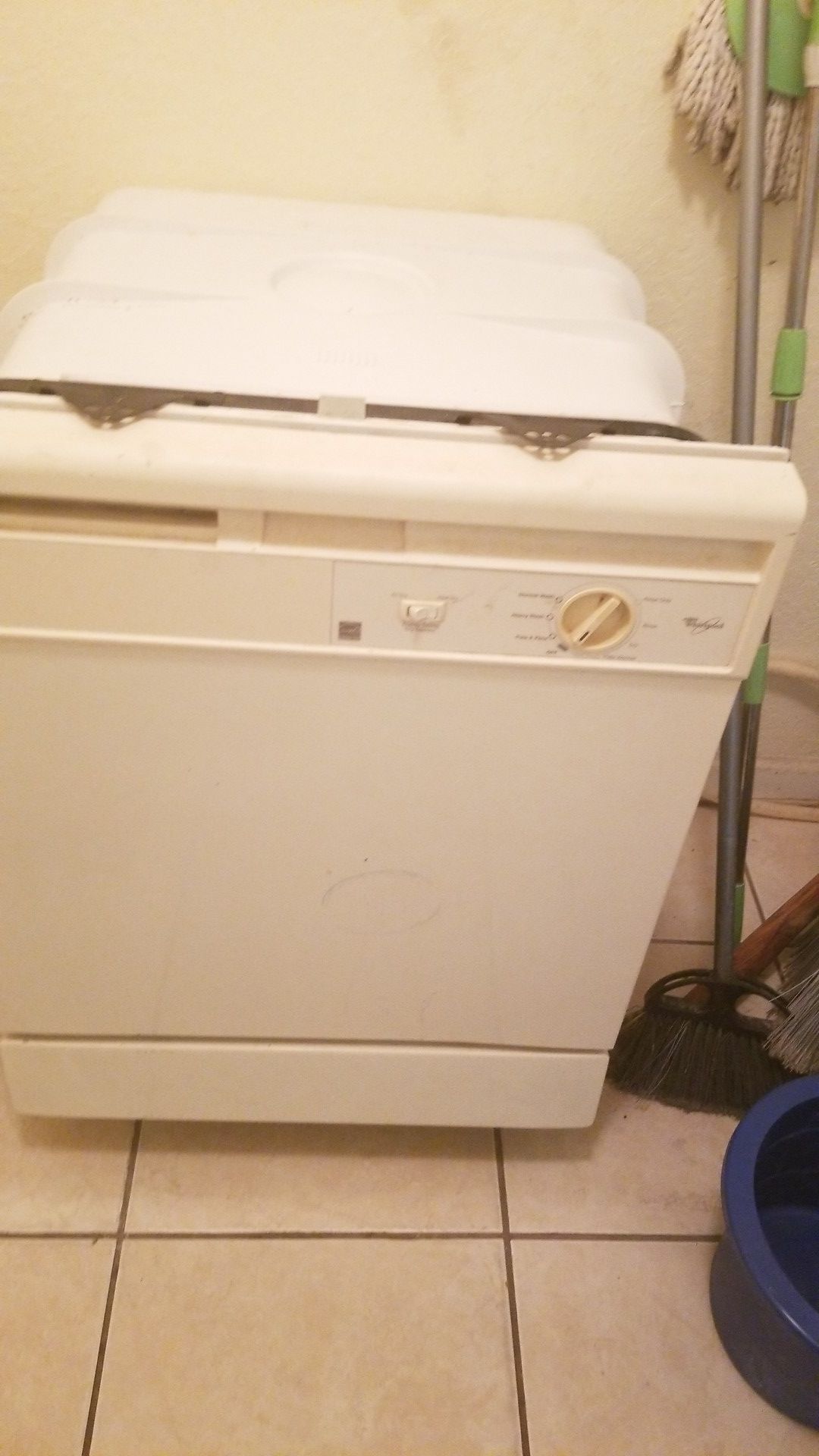White diswasher
