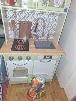 24x36x14 kidkraft play kitchen with the accessories