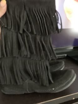 Minnetonka Boots Size 8