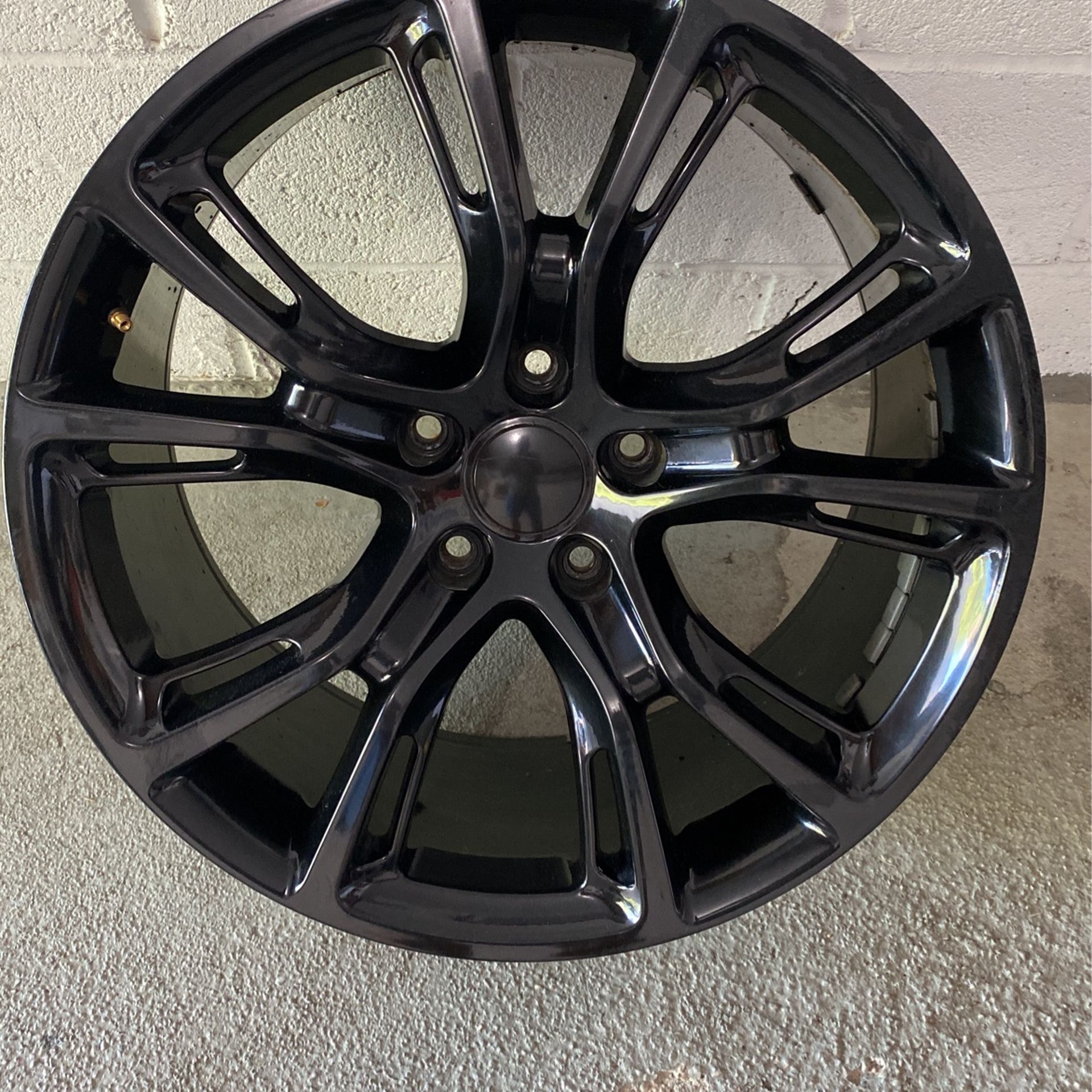 20x10 Srt8 Wheel Fits Jeep Grand Cherokee And Dodge Dora Flo Only One In Black Good For Spare 