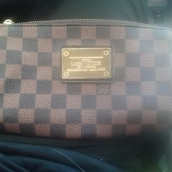 Louis Vuitton
Damier Ebene Eva Clutch