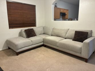 Modern Sectional Couch W/ottoman