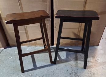 Saddle counter/bar stools