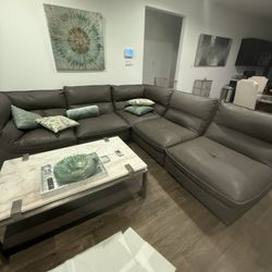 Couch Sectional Mathis brothers