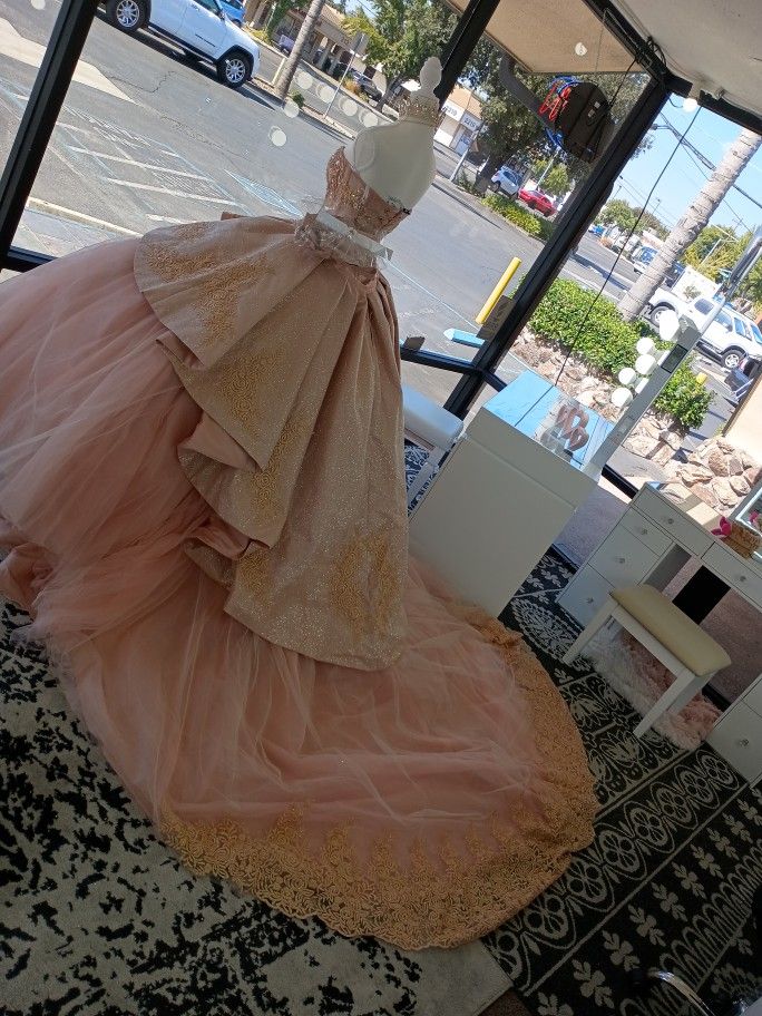 Quinceanera Dress for Sale in Modesto, CA - OfferUp