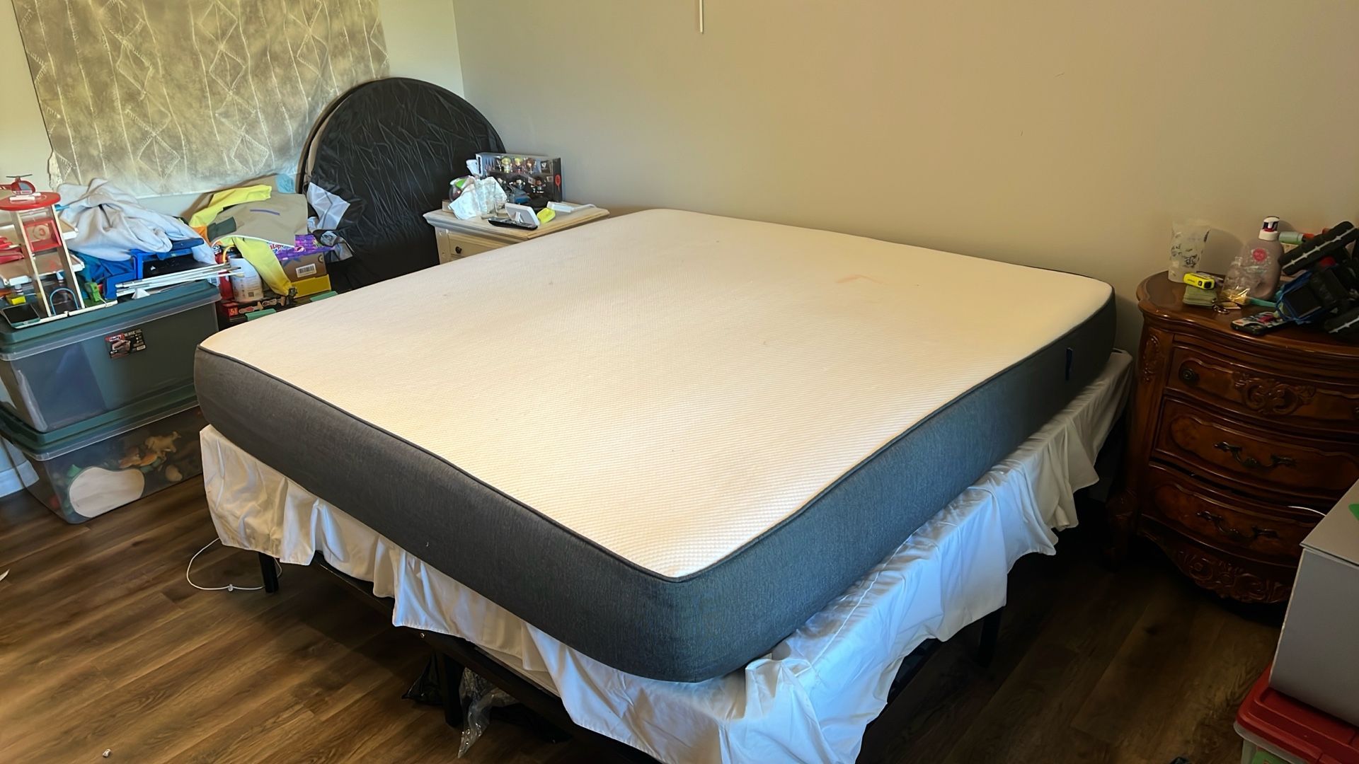 Kind Size Casper Bed/Metal Box Spring/Frame