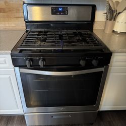 Whirlpool Stove - Excellent Condition 