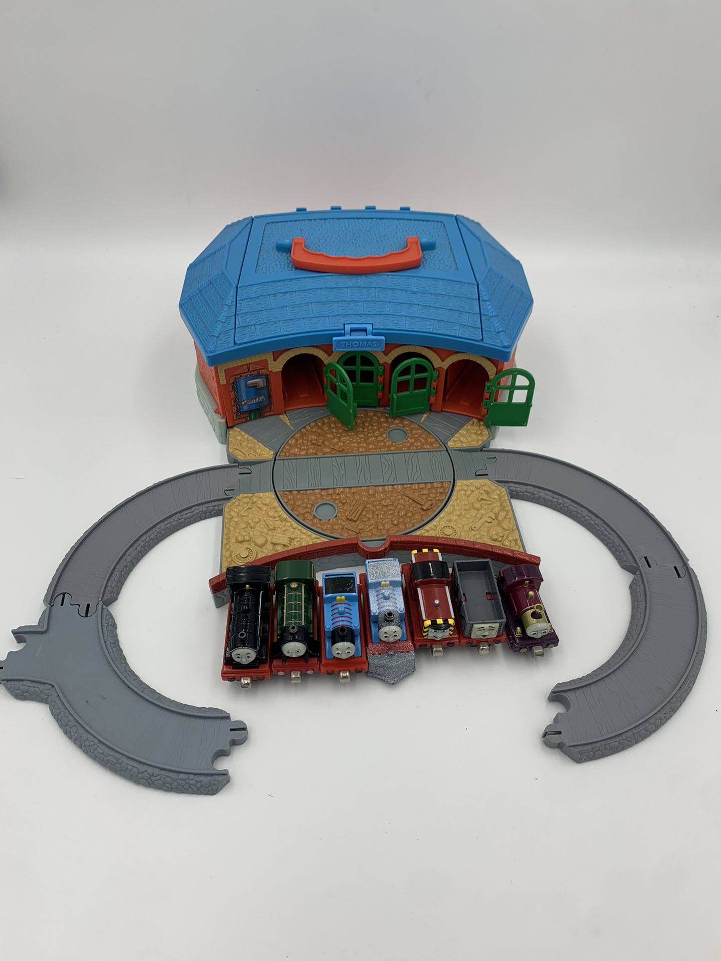 Learning Curve Take Along Thomas the Train with Roundhouse Portable Playset