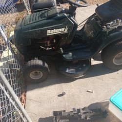 Bowens LAWNMOWER  Must Go