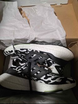 Adidas ultraboost 22 (mens size 8.5)