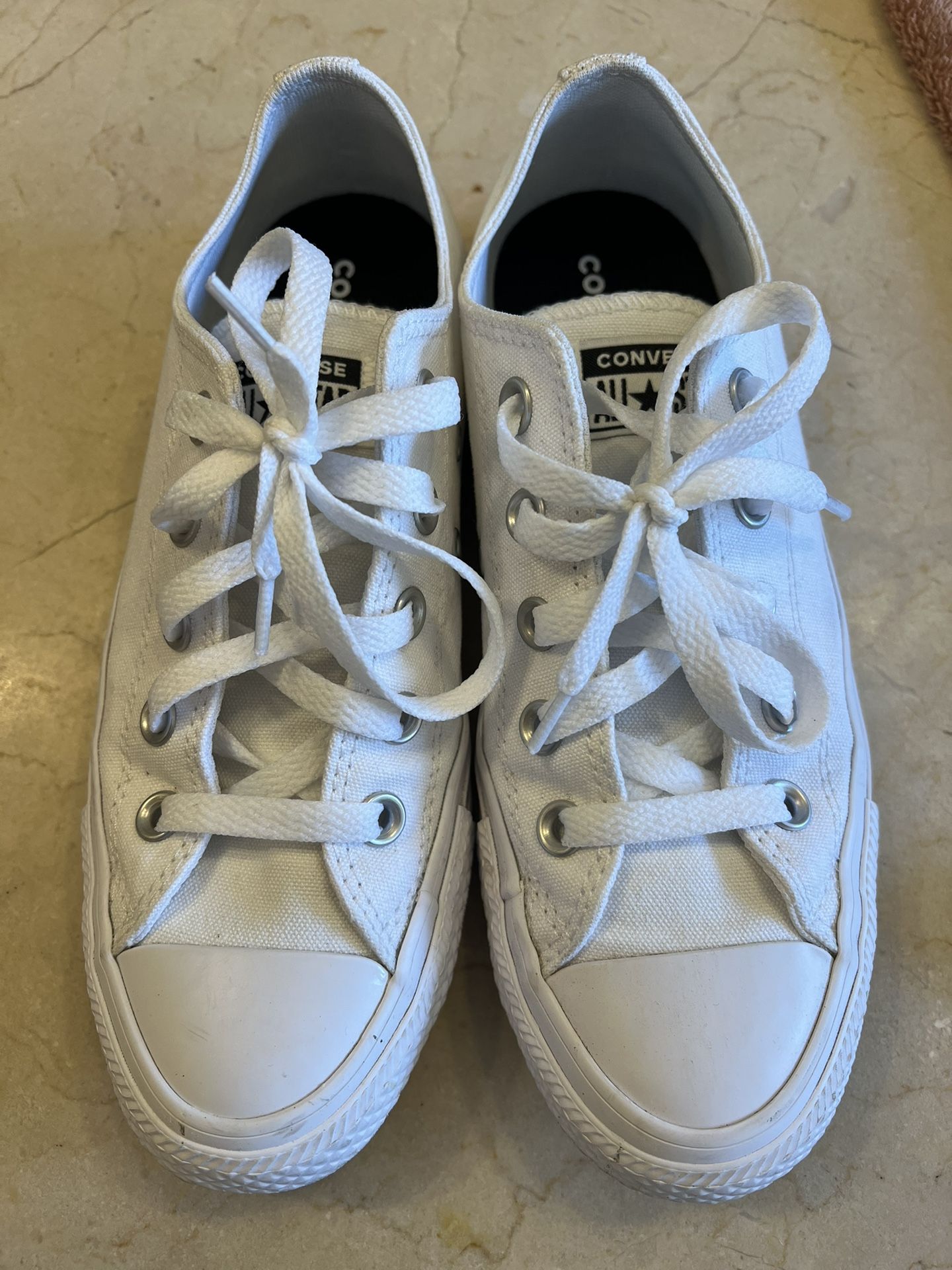 Women’s converse chucks size 6