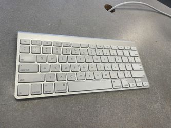 Apple Bluetooth Magic Keyboard 1 