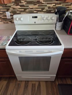 Kenmore Electric Range with Glass Cooktop