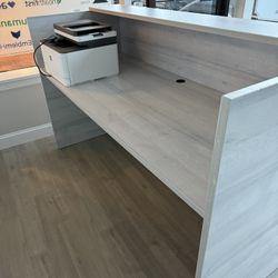 Front Desk Receptionist 