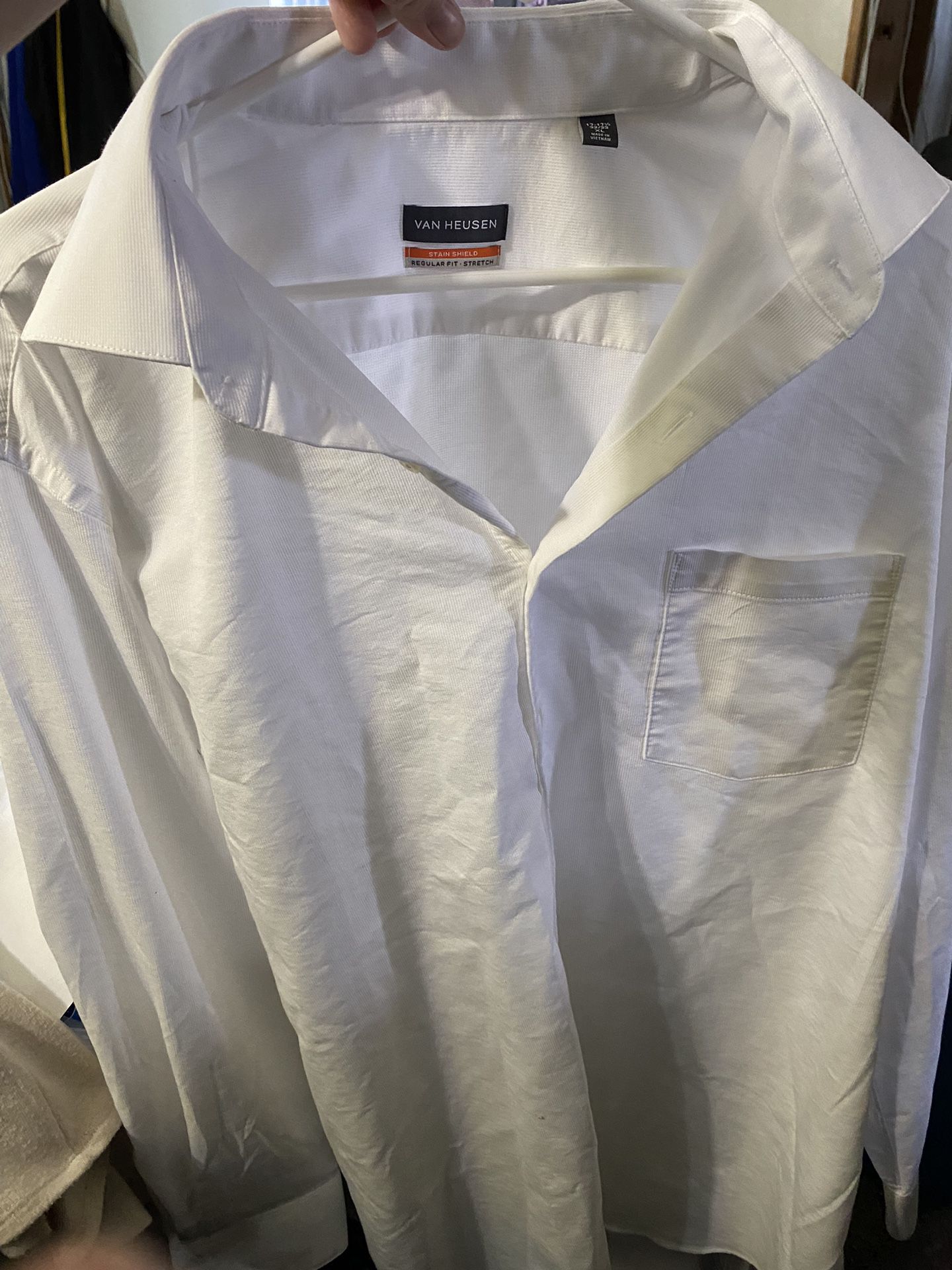 White Van Heusen XL Dress Shirt