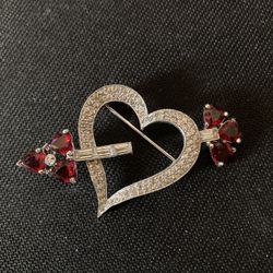 ❤️ VTG Silver tone heart pin with sparkling rhinestones surrounding heart and ruby red stones on arrow❤️