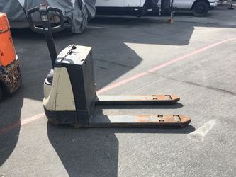 Crown Pallet Jack