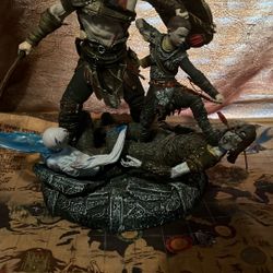 God Of War PS4 Collectors Edition Statue & Cloth Map