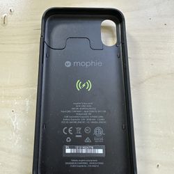 iPhone X (10)  Mophie Wireless Charger Extra Battery Case 