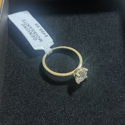 Moissanite Ring (round)