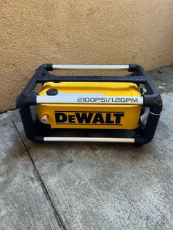 DEWALT 2100 PS| 1.2 GPM 13 Amp Cold Water Electric Pressure Washer(BROKEN)