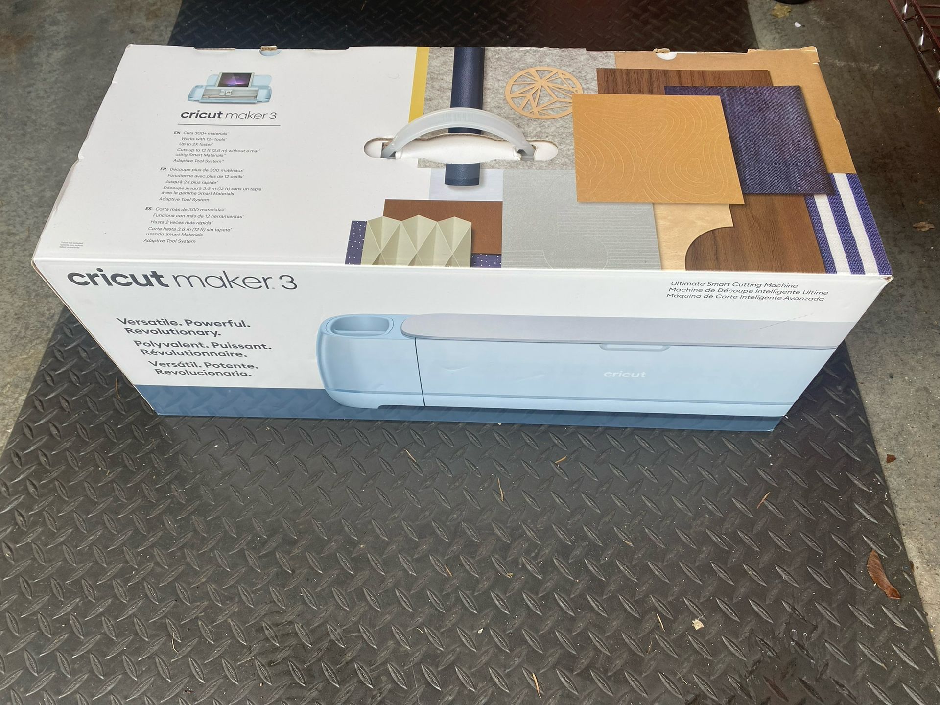CRICUT MAKER 3 BRAND NEW & SEALED