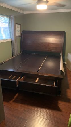Star Furniture King Size Sleigh Bed With Drawers