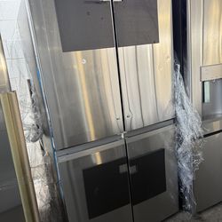 Ge open box Profile 28 cu. ft Quad Door Bottom Freezer Refrigerator Fingerprint Resistant Stainless w/Dual-Dispense AutoFill Pitcher