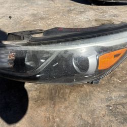 2016 Kia Sedona LH Headlight 
