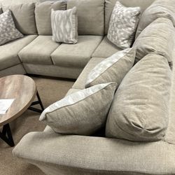 Stylish Stunning Cozy sectional!