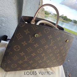 LOUIS VUITTON Palais 