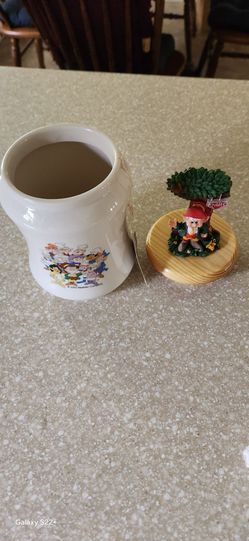 Keebler 2002 Ceramic Cookie Jar with Elf Lid
