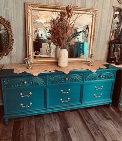 Gorgeous Peacock Teal & Gold 9 dr Dresser